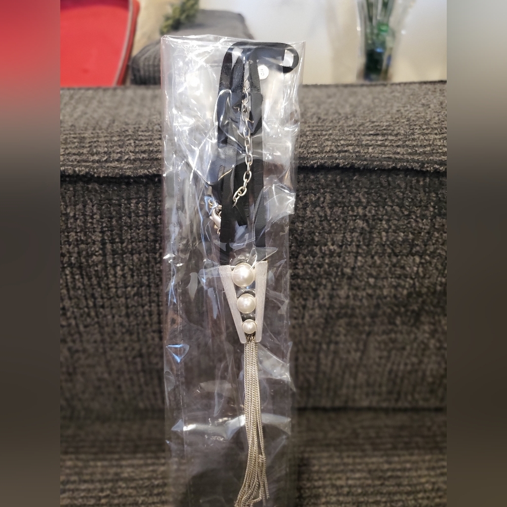 Long Necklace Leather/Silver & Pearl